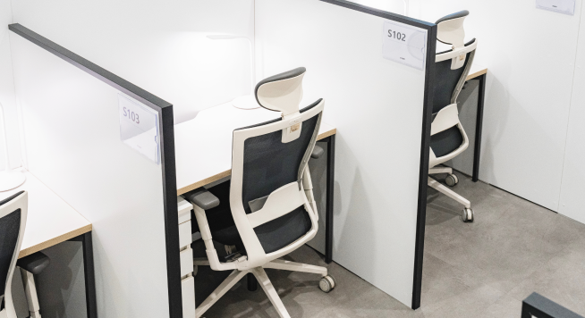 지정석 업무 공간 파티션 책상